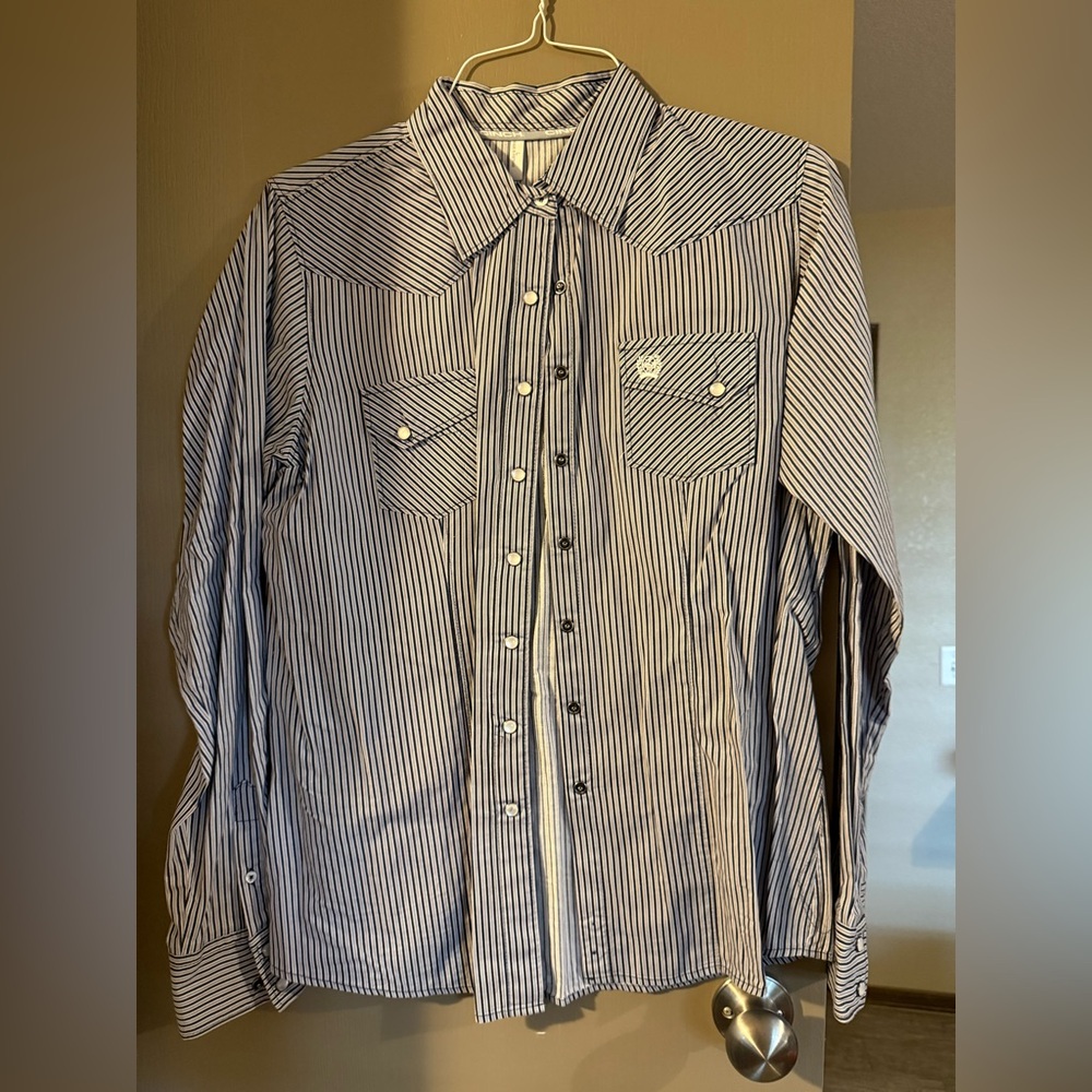 Cinch ladies navy and light blue pinstripe button down size L